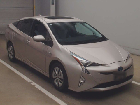 2016 Toyota Prius ZVW51[2]