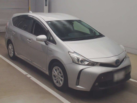 2017 Toyota Prius alpha ZVW40W[2]