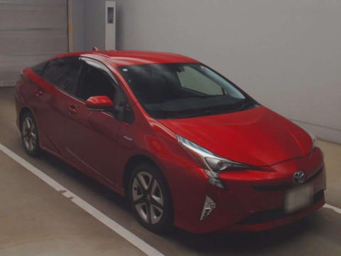 2016 Toyota Prius ZVW55[2]