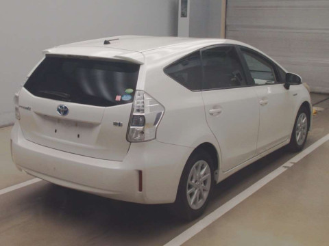 2012 Toyota Prius alpha ZVW41W[1]