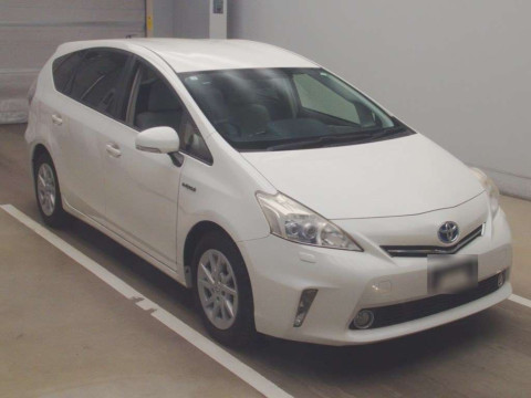 2012 Toyota Prius alpha ZVW41W[2]