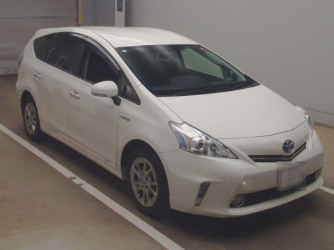 2014 Toyota Prius alpha ZVW41W[2]