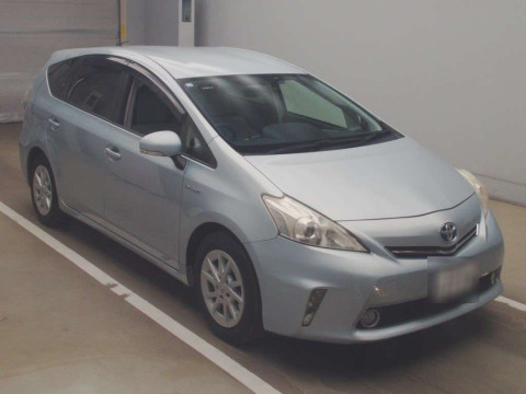 2012 Toyota Prius alpha ZVW41W[2]