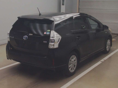 2013 Toyota Prius alpha ZVW41W[1]