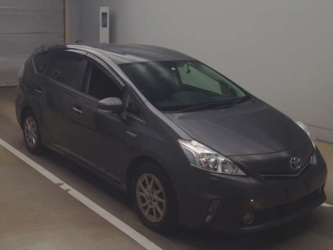 2014 Toyota Prius alpha ZVW41W[2]