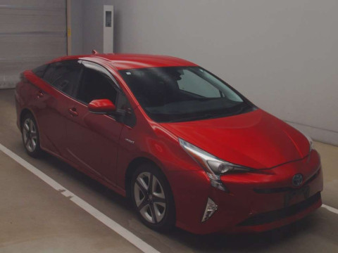 2016 Toyota Prius ZVW51[2]