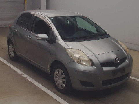 2010 Toyota Vitz SCP90[2]