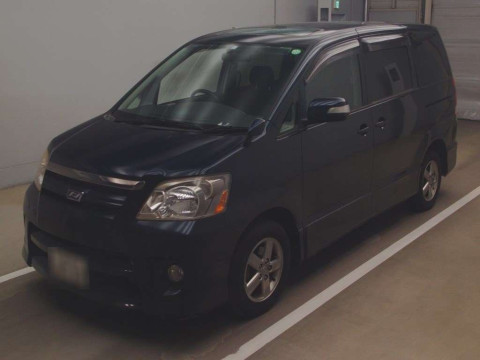 2005 Toyota Noah AZR65G[0]