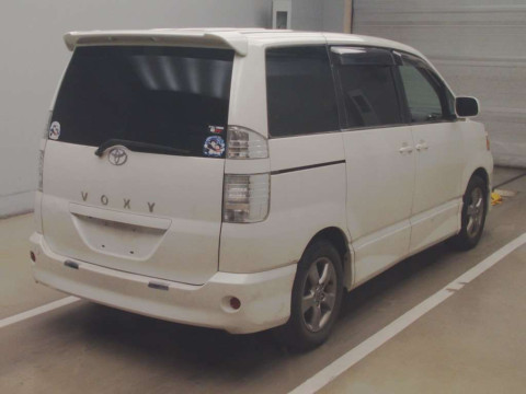 2004 Toyota Voxy AZR60G[1]