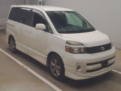 2004 Toyota Voxy AZR60G[2]