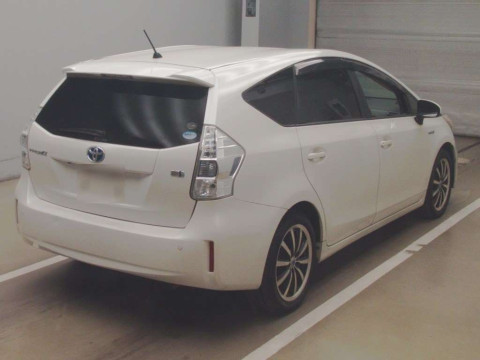 2012 Toyota Prius alpha ZVW41W[1]