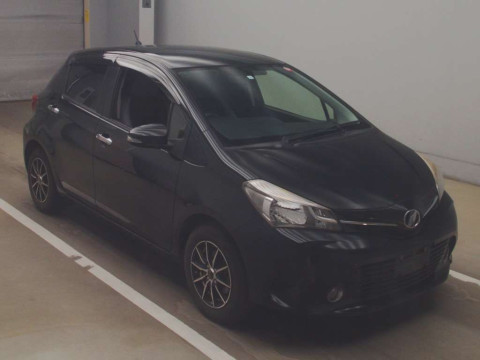 2015 Toyota Vitz NSP130[2]