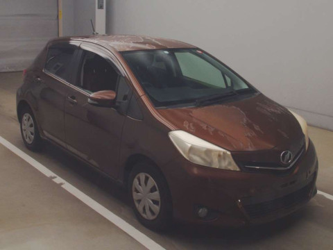 2011 Toyota Vitz NSP130[2]