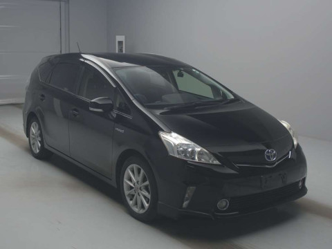 2012 Toyota Prius alpha ZVW41W[2]