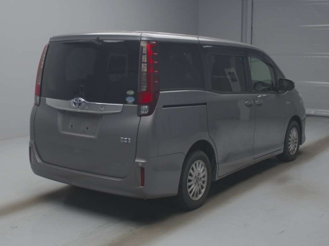 2015 Toyota Noah ZWR80G[1]