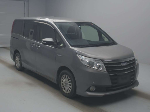 2015 Toyota Noah ZWR80G[2]