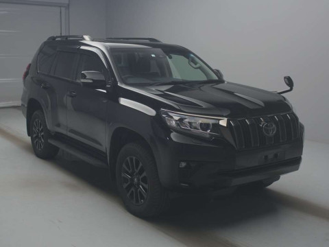 2022 Toyota Land Cruiser Prado TRJ150W[2]