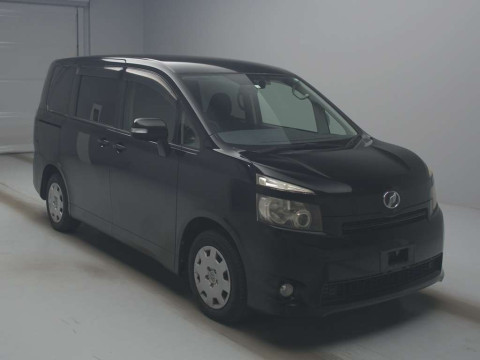 2010 Toyota Voxy ZRR70G[2]