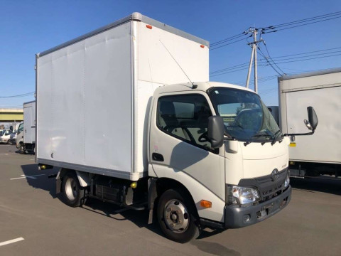 2017 Toyota Toyoace Truck XZC605[2]