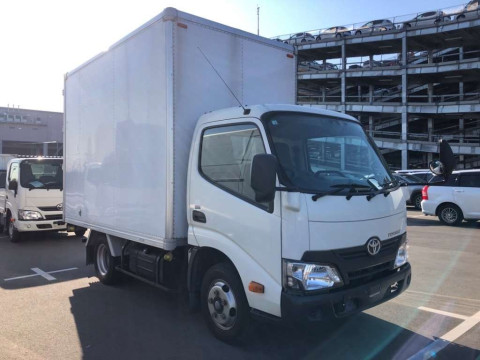 2017 Toyota Toyoace Truck XZC605[2]