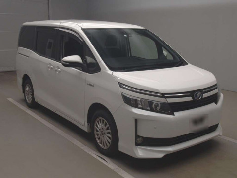 2014 Toyota Voxy ZWR80G[2]