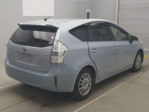 2012 Toyota Prius alpha ZVW41W[1]