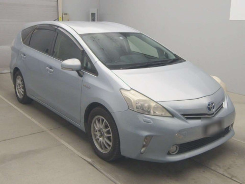 2012 Toyota Prius alpha ZVW41W[2]