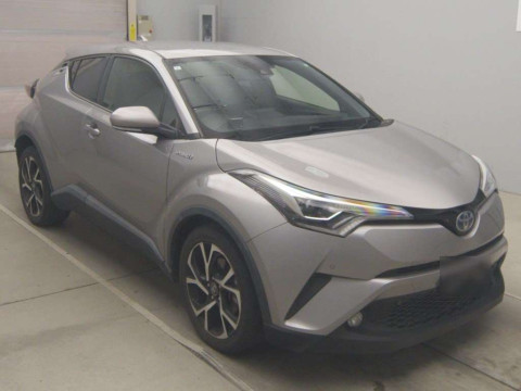 2017 Toyota C-HR ZYX10[2]