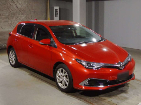 2016 Toyota Auris NZE181H[2]