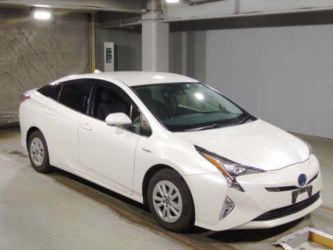 2018 Toyota Prius ZVW50[2]