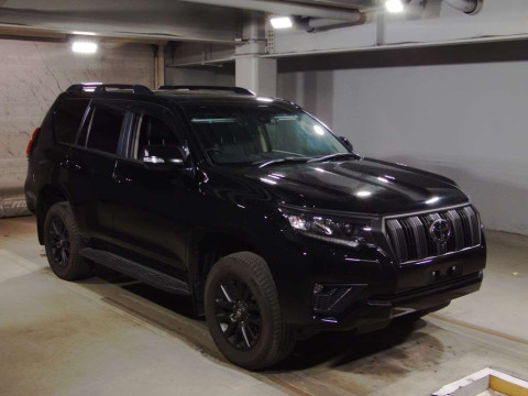 2023 Toyota Land Cruiser Prado TRJ150W[2]