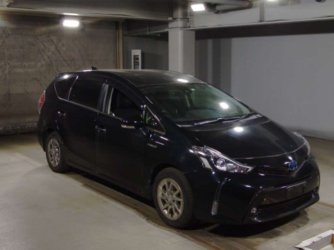 2018 Toyota Prius alpha ZVW40W[2]