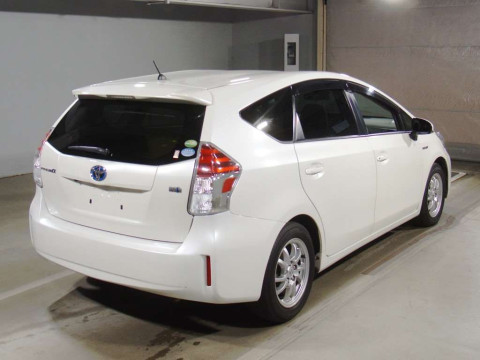 2019 Toyota Prius alpha ZVW41W[1]