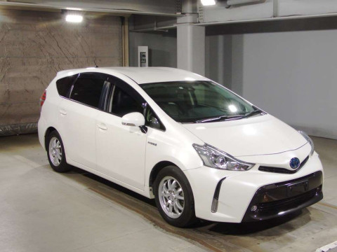 2019 Toyota Prius alpha ZVW41W[2]