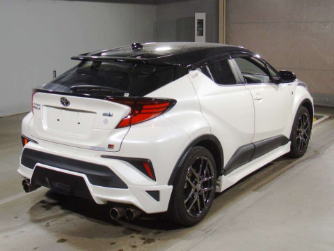 2020 Toyota C-HR ZYX11[1]