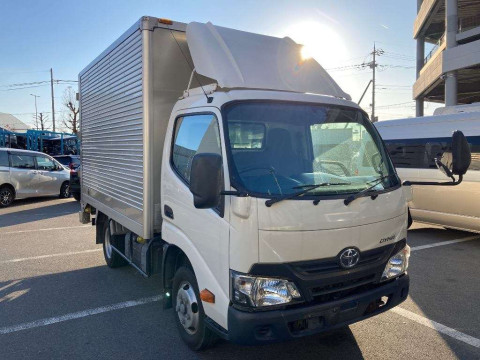 2017 Toyota Dyna Truck XZU605[2]