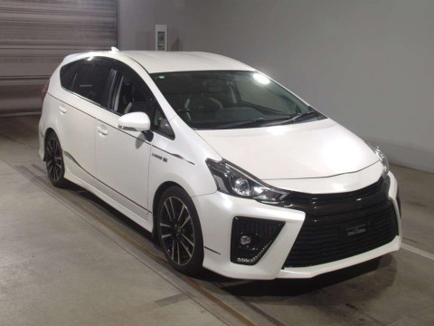 2016 Toyota Prius alpha ZVW41W[2]