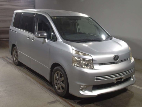 2010 Toyota Voxy ZRR70W[2]