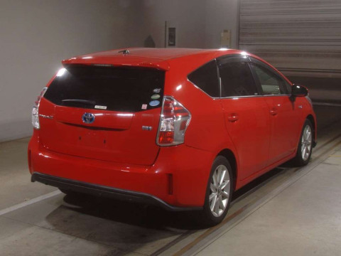 2016 Toyota Prius alpha ZVW41W[1]