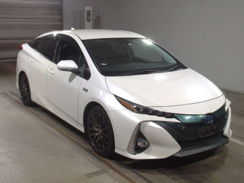 2018 Toyota Prius PHV ZVW52[2]