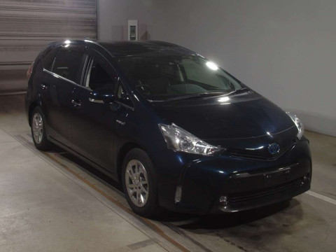 2019 Toyota Prius alpha ZVW41W[2]