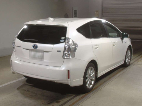 2011 Toyota Prius alpha ZVW41W[1]