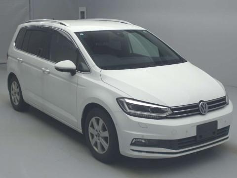 2017 Volkswagen Golf Touran 1TCZD[2]