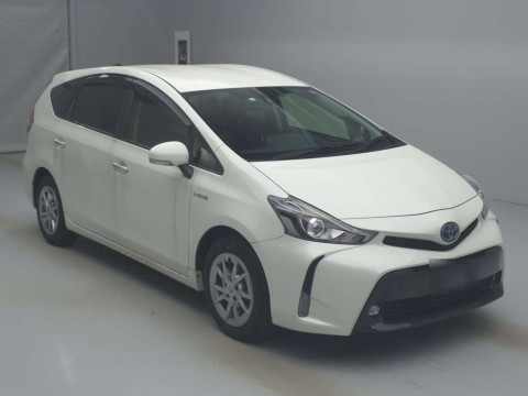 2018 Toyota Prius alpha ZVW41W[2]