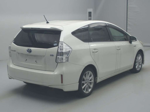 2011 Toyota Prius alpha ZVW41W[1]