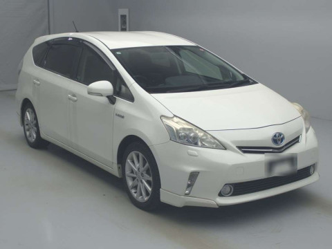 2011 Toyota Prius alpha ZVW41W[2]