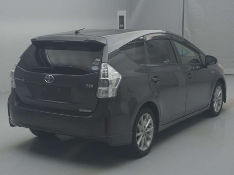 2011 Toyota Prius alpha ZVW41W[1]