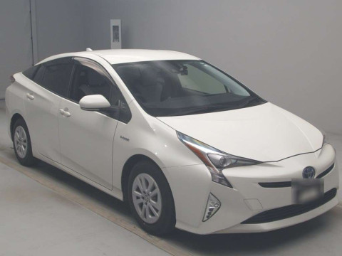 2016 Toyota Prius ZVW50[2]