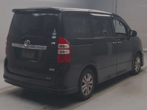 2012 Toyota Noah ZRR70W[1]