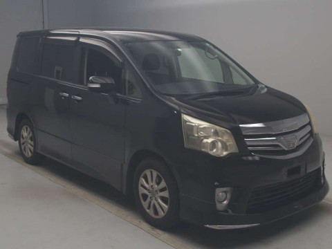 2012 Toyota Noah ZRR70W[2]